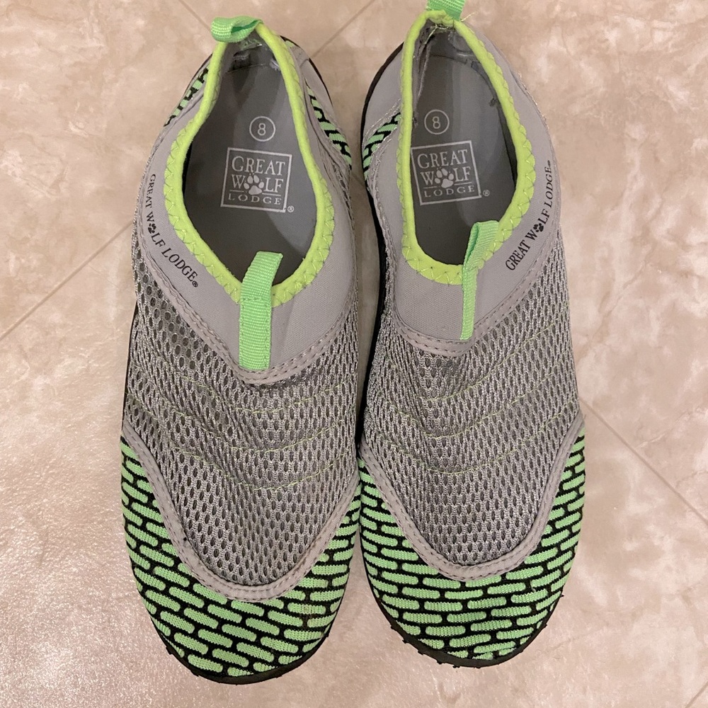 Shoes For Pool, Beach Great Wolf Lodge Size 8 Green/ Gray